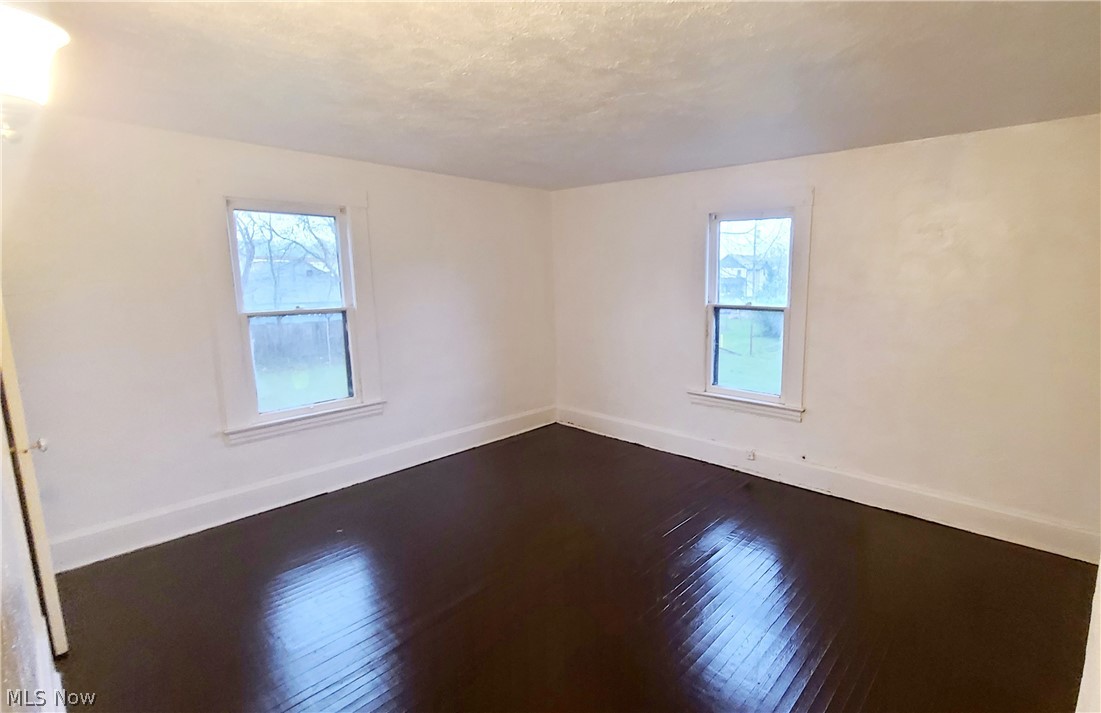 18 Whitney Avenue S Youngstown OH 44509
