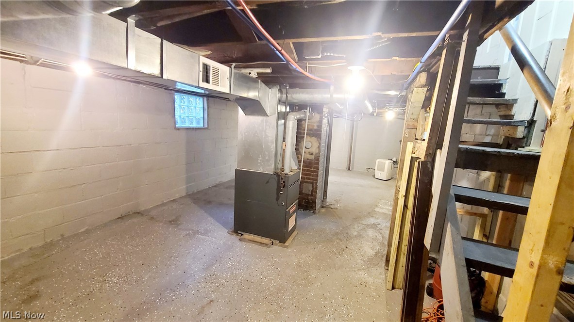 18 Whitney Avenue S Youngstown OH 44509
