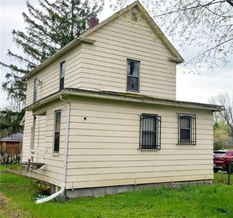 18 Whitney Avenue S Youngstown OH 44509