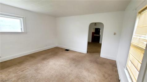18 Whitney Avenue S Youngstown OH 44509