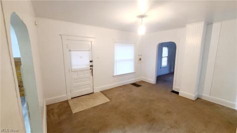 18 Whitney Avenue S Youngstown OH 44509