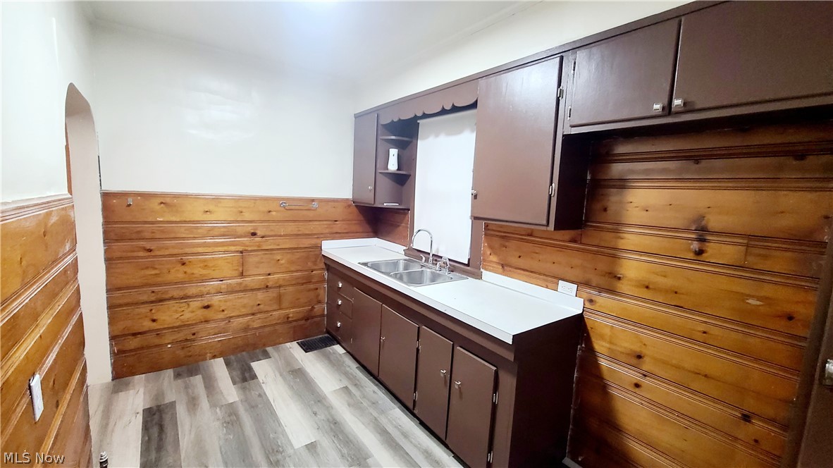 18 Whitney Avenue S Youngstown OH 44509