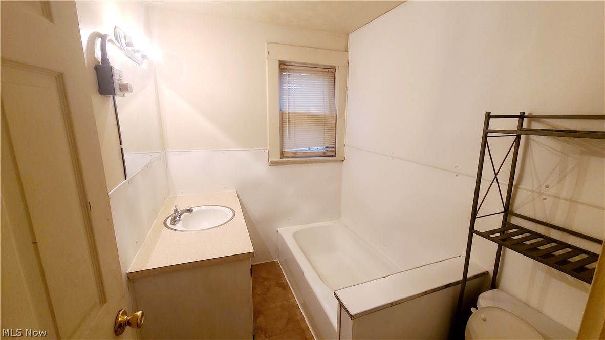 18 Whitney Avenue S Youngstown OH 44509