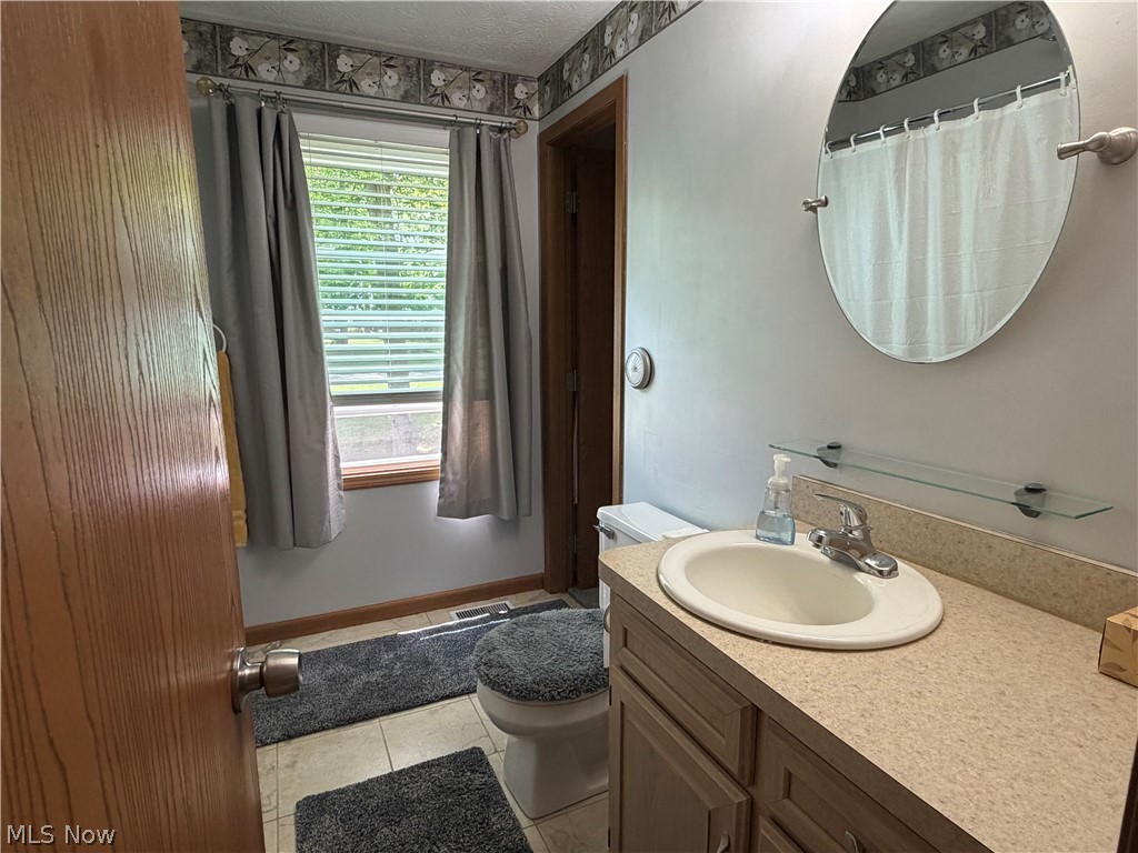 15025 Crestwood Drive Middlefield OH 44062