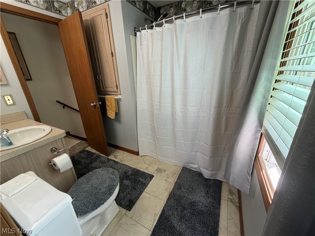 15025 Crestwood Drive Middlefield OH 44062