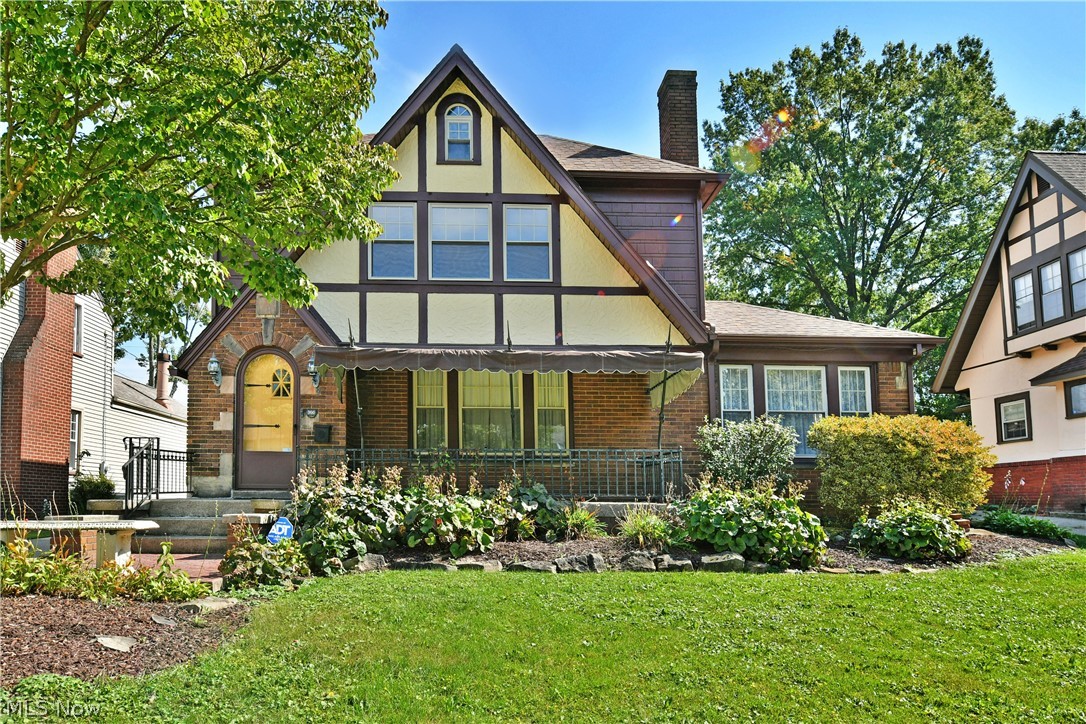 360 Fairmount Avenue NE Warren OH 44483