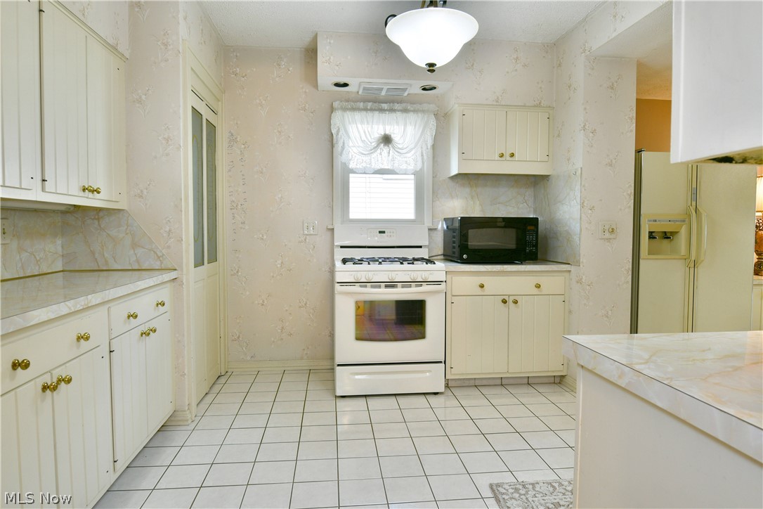 360 Fairmount Avenue NE Warren OH 44483