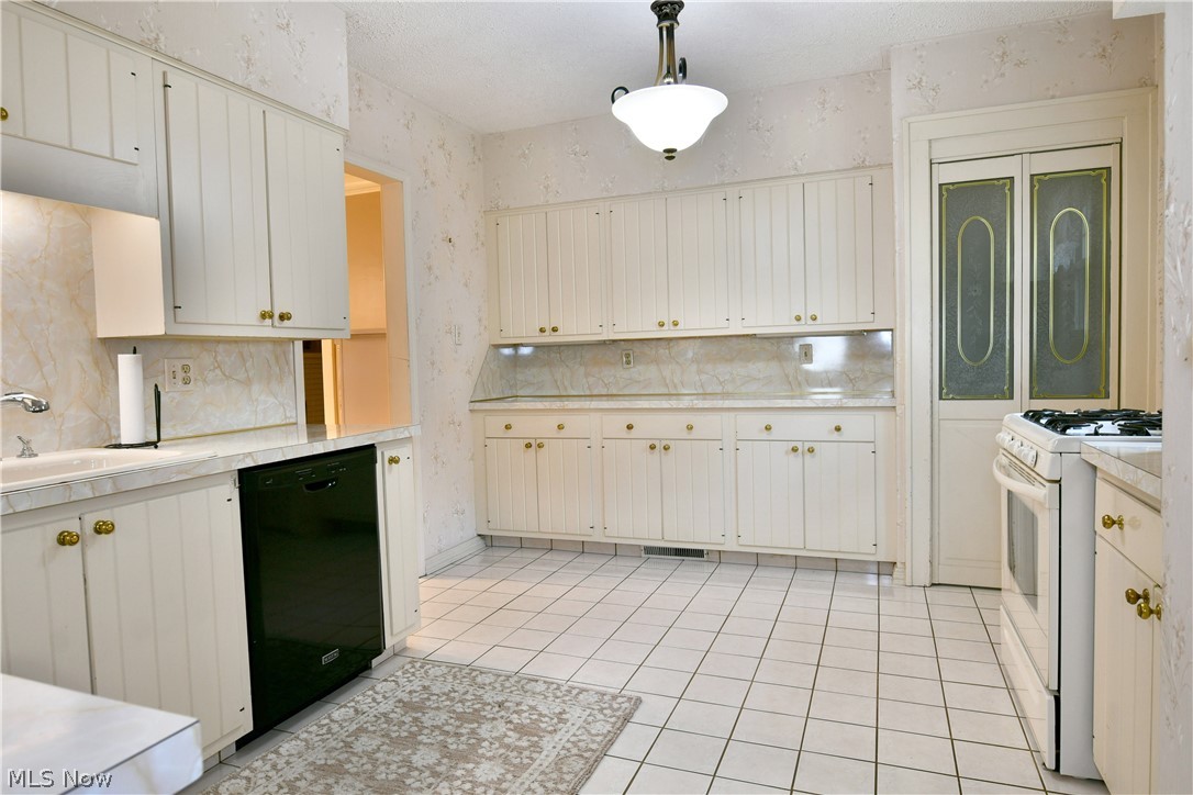 360 Fairmount Avenue NE Warren OH 44483