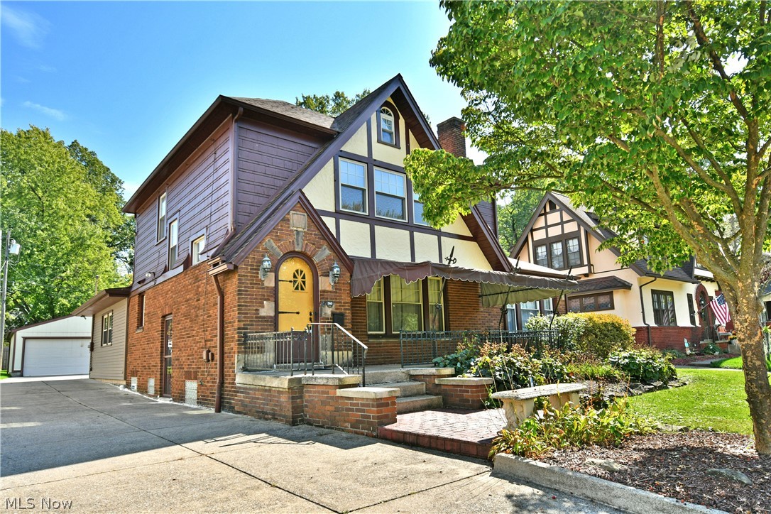 360 Fairmount Avenue NE Warren OH 44483