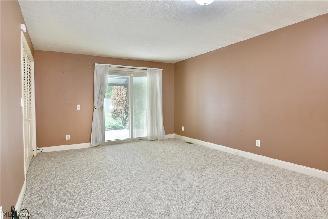 360 Fairmount Avenue NE Warren OH 44483