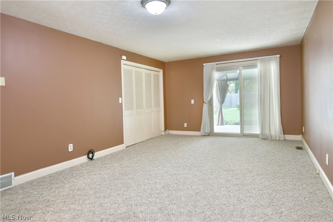360 Fairmount Avenue NE Warren OH 44483