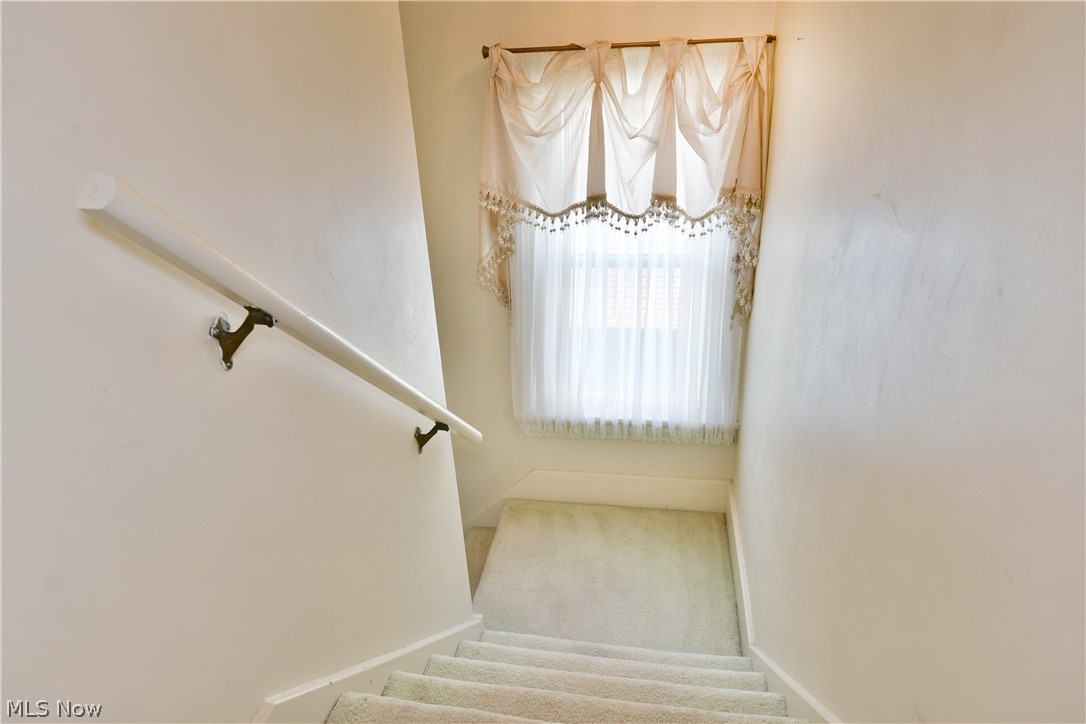 360 Fairmount Avenue NE Warren OH 44483