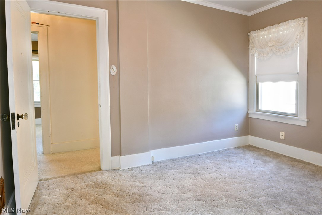 360 Fairmount Avenue NE Warren OH 44483