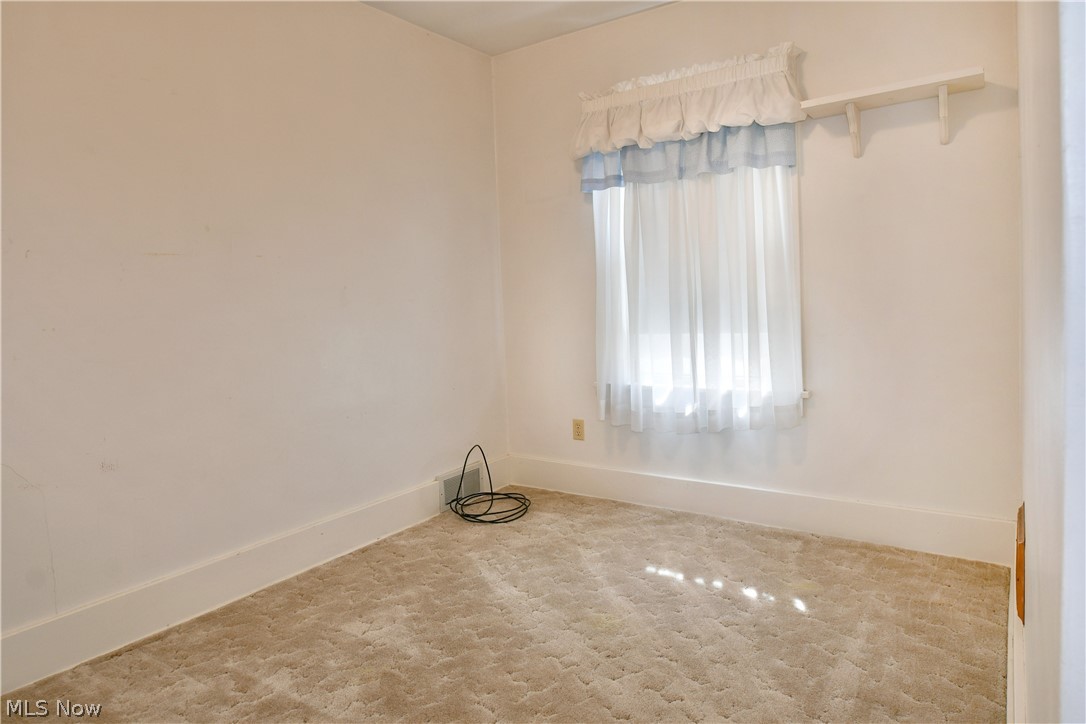 360 Fairmount Avenue NE Warren OH 44483