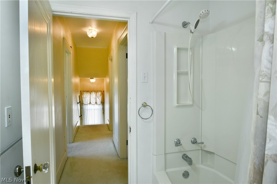 360 Fairmount Avenue NE Warren OH 44483