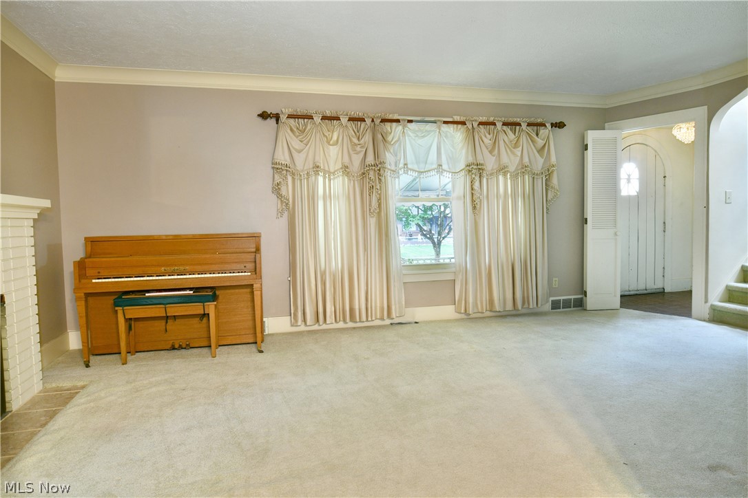 360 Fairmount Avenue NE Warren OH 44483
