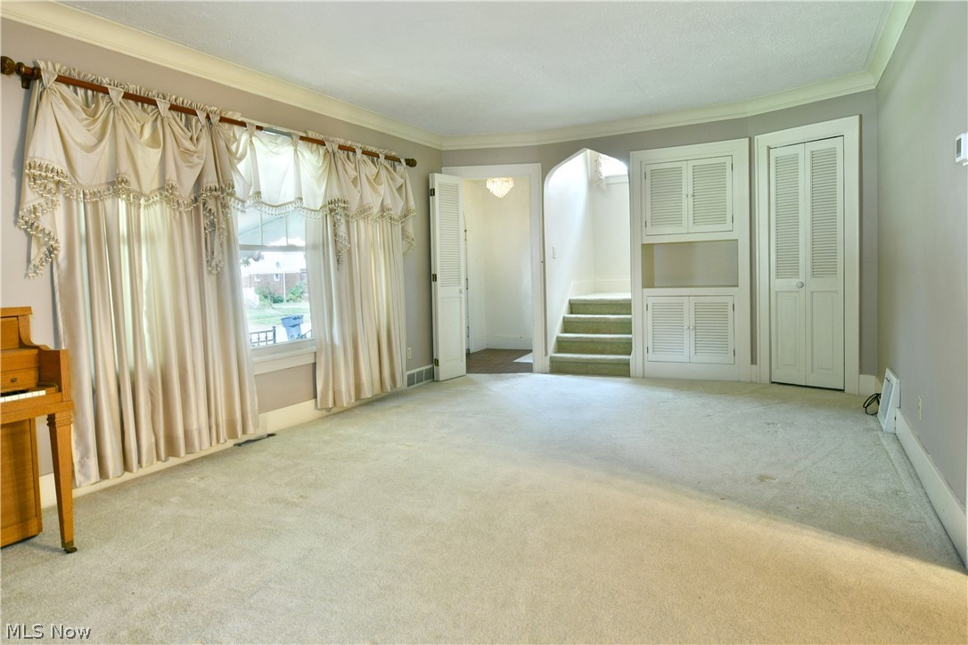 360 Fairmount Avenue NE Warren OH 44483