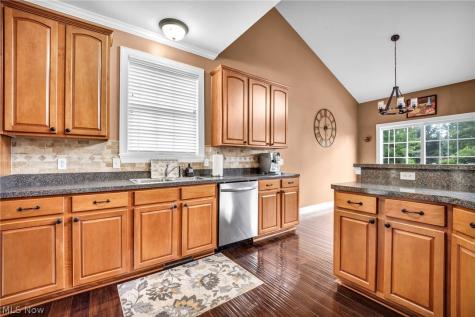 3082 Willowbrook Aurora OH 44202