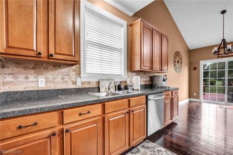 3082 Willowbrook Aurora OH 44202