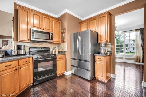 3082 Willowbrook Aurora OH 44202