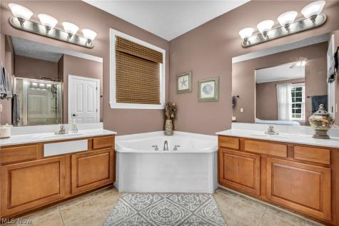 3082 Willowbrook Aurora OH 44202