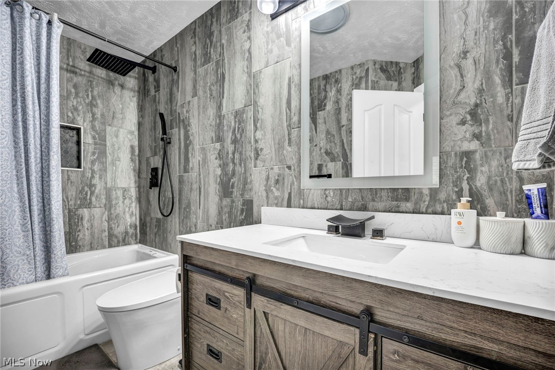 3082 Willowbrook Aurora OH 44202