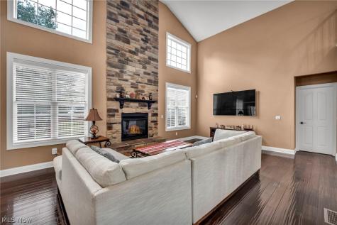 3082 Willowbrook Aurora OH 44202