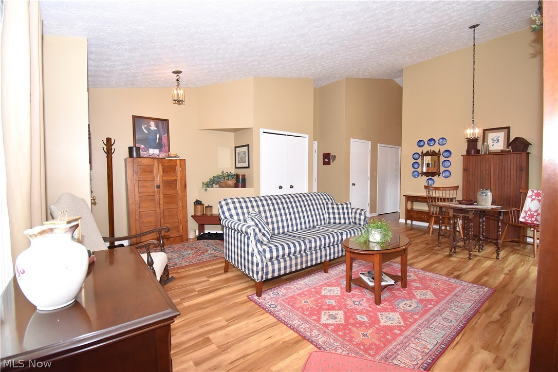 200 Potters Circle Girard OH 44420