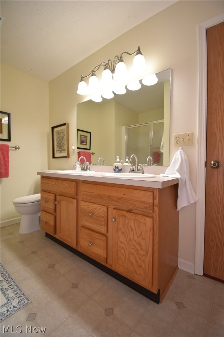 200 Potters Circle Girard OH 44420