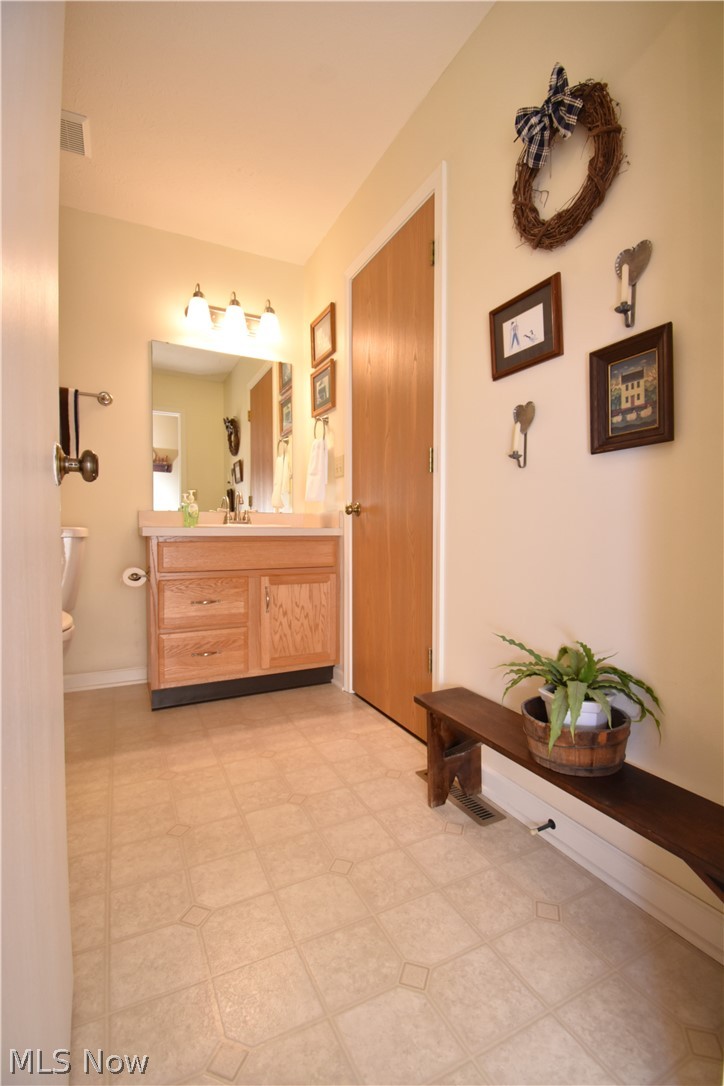 200 Potters Circle Girard OH 44420