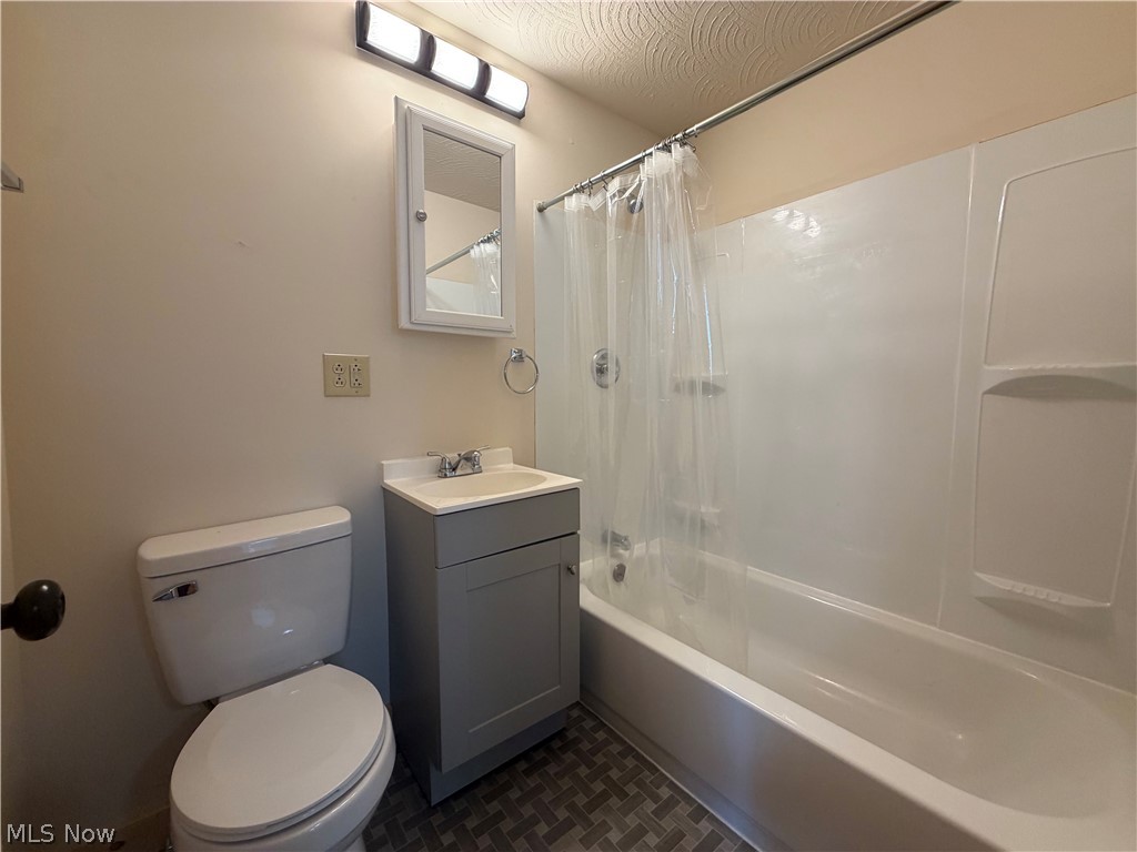 58 W Jefferson Avenue Mcconnelsville OH 43756