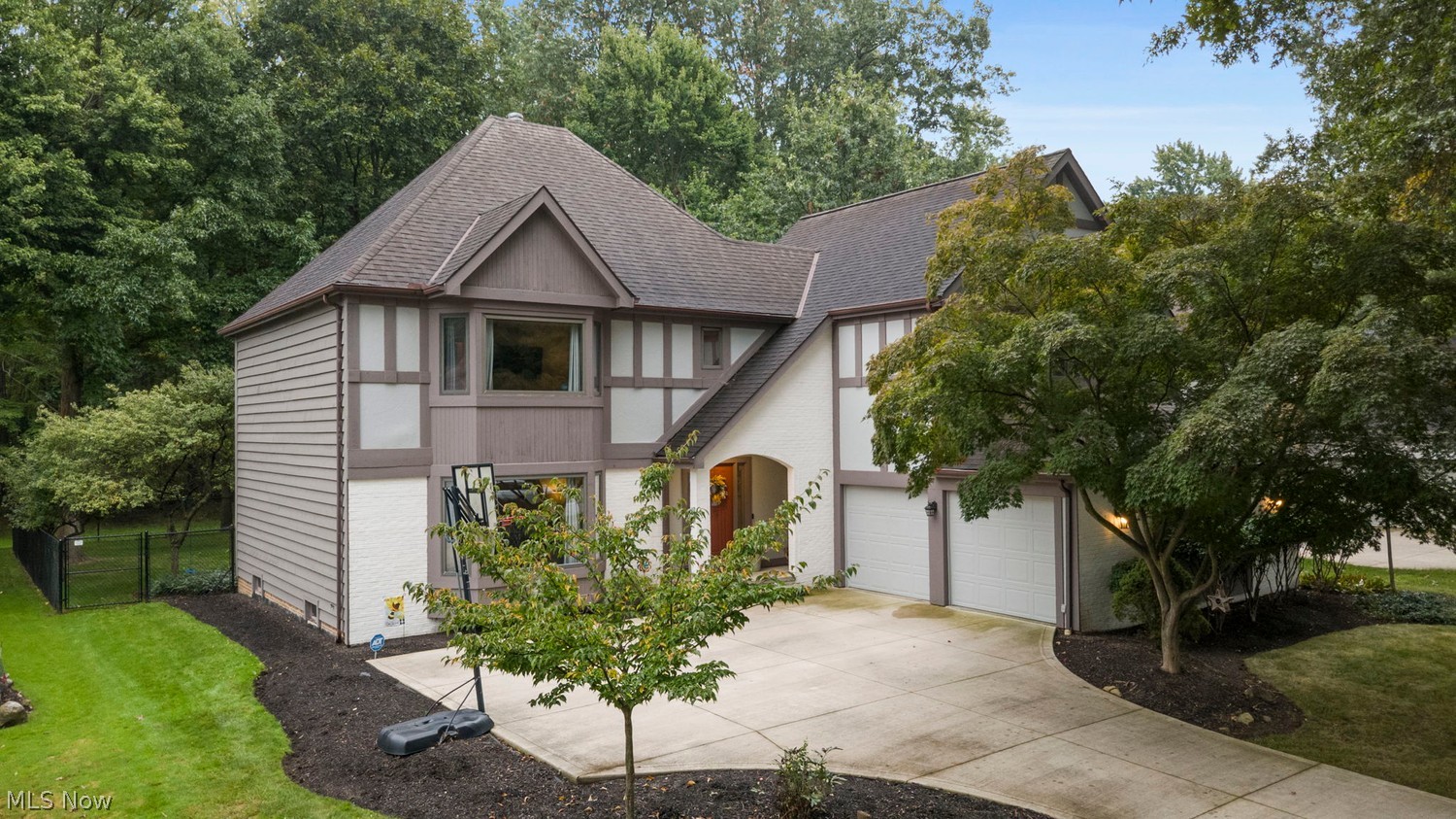 3075 Oakwood Lane Westlake OH 44145