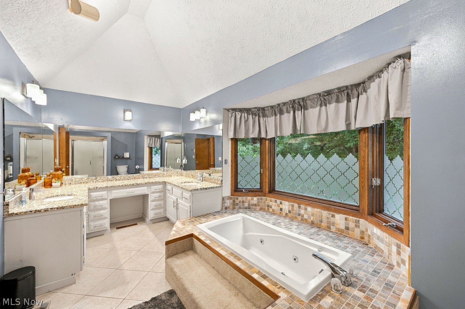 3075 Oakwood Lane Westlake OH 44145