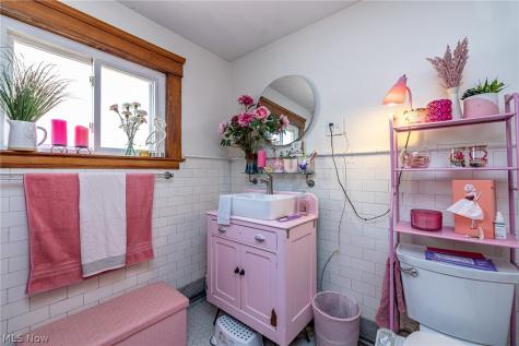 3858 W 16th Street Cleveland OH 44109