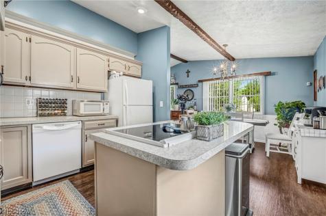 584 Stanley Road Akron OH 44312