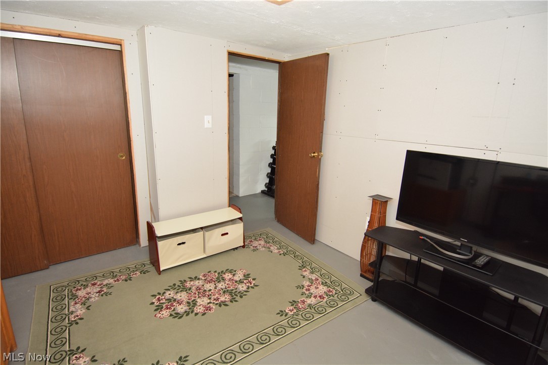 12085 Stormes Drive Parma OH 44022