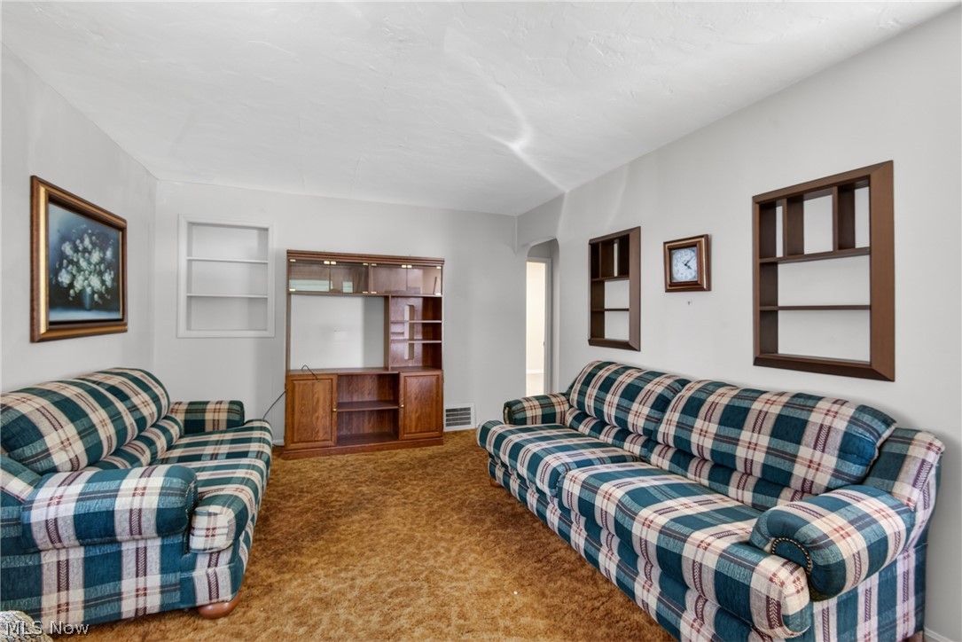 23660 Colbourne Road Euclid OH 44123