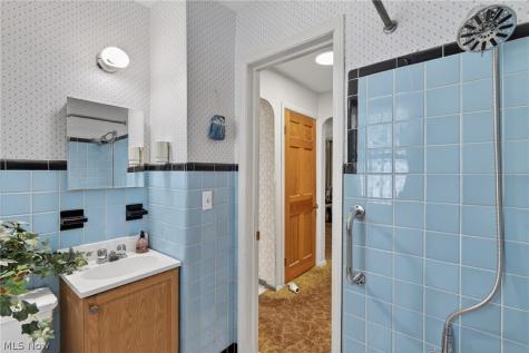23660 Colbourne Road Euclid OH 44123