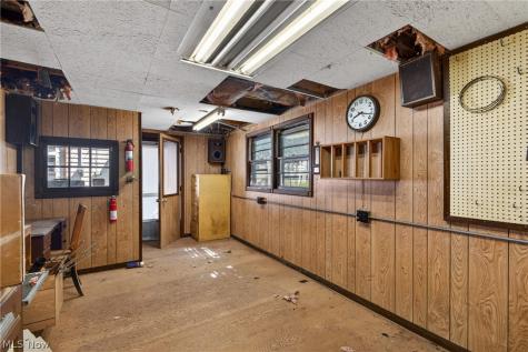 23660 Colbourne Road Euclid OH 44123