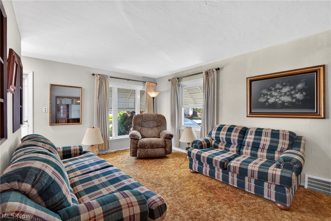 23660 Colbourne Road Euclid OH 44123
