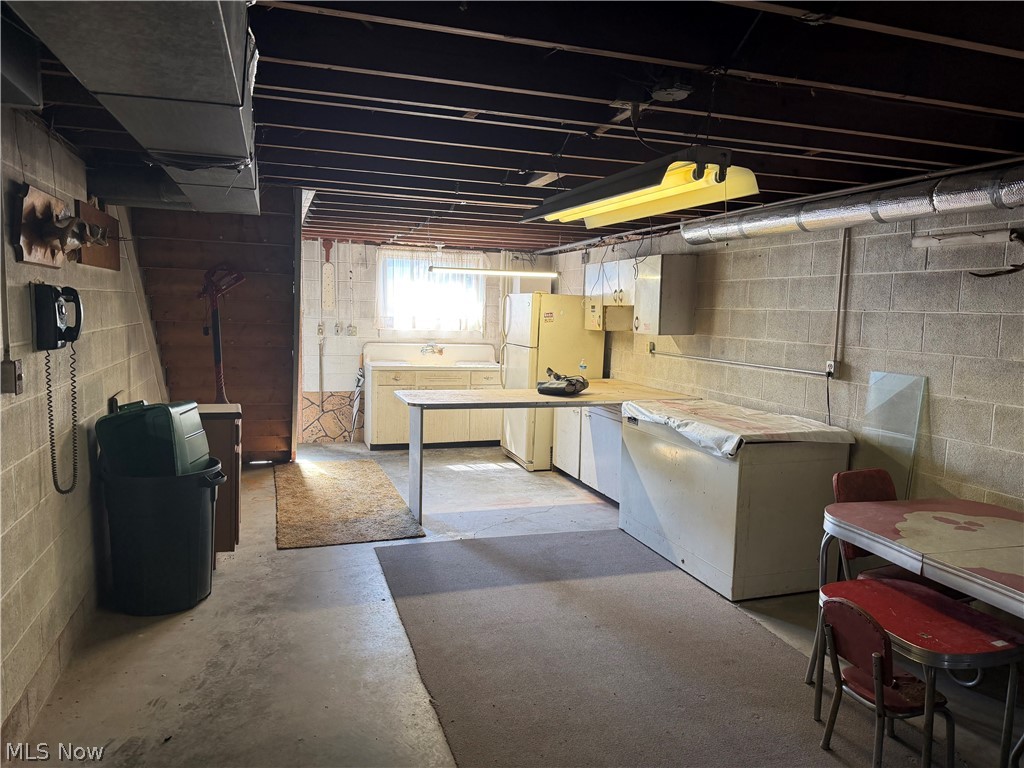 11069 State Route 170 Negley OH 44441