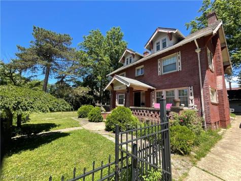 1737 Cumberland Road Cleveland Heights OH 44118