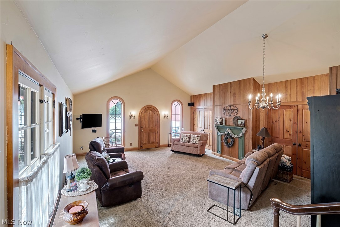 19 Overlook Boulevard Struthers OH 44471