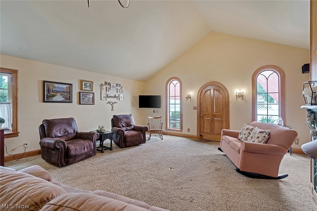 19 Overlook Boulevard Struthers OH 44471