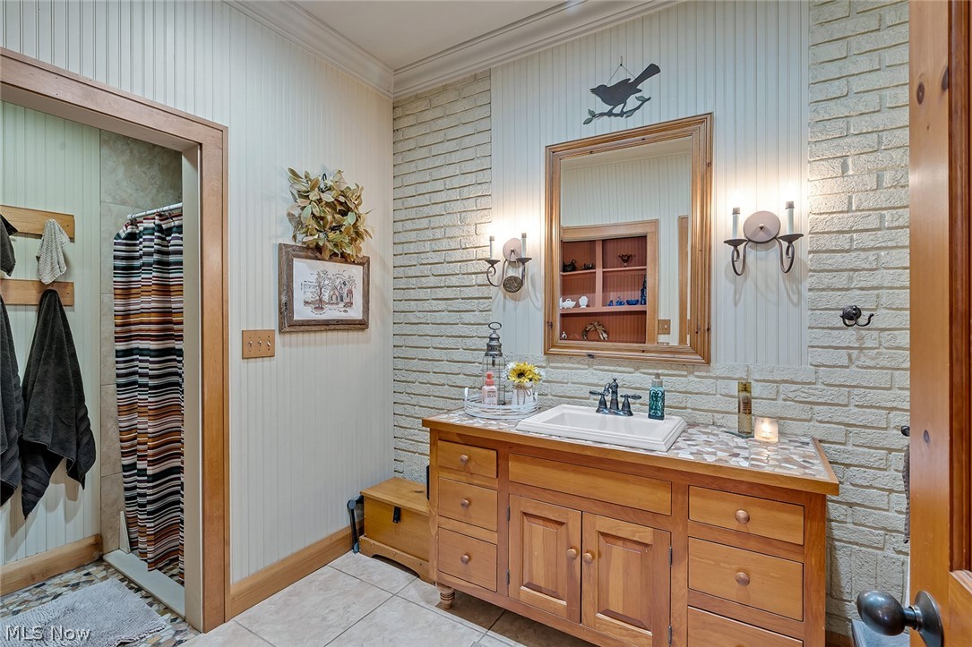 19 Overlook Boulevard Struthers OH 44471