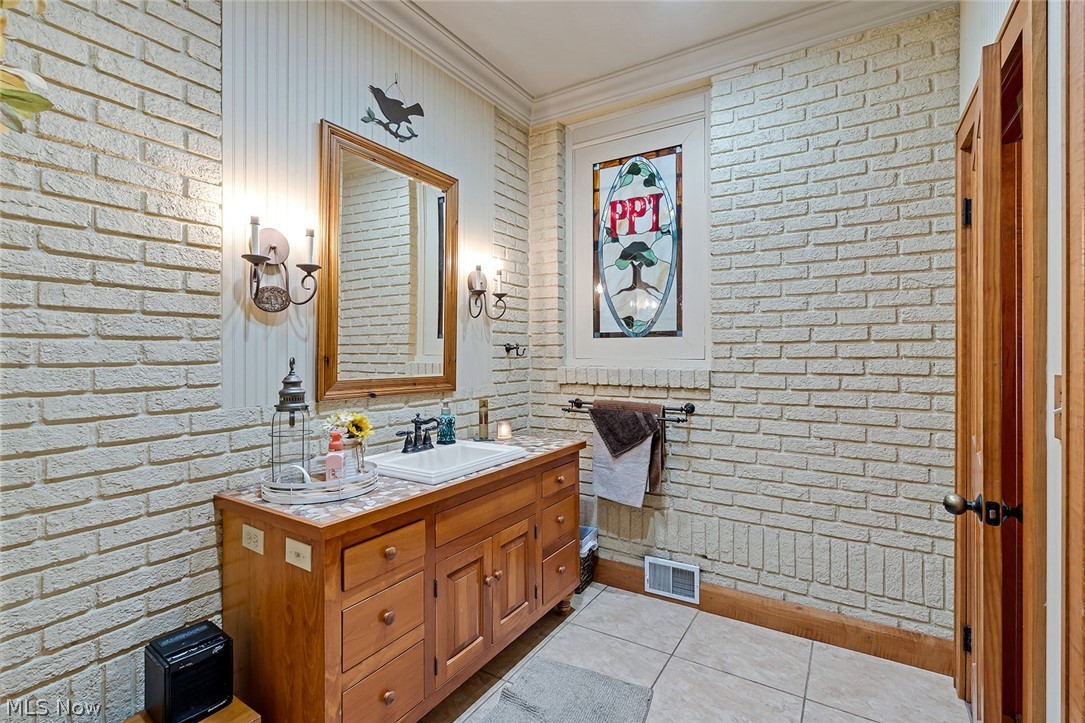 19 Overlook Boulevard Struthers OH 44471
