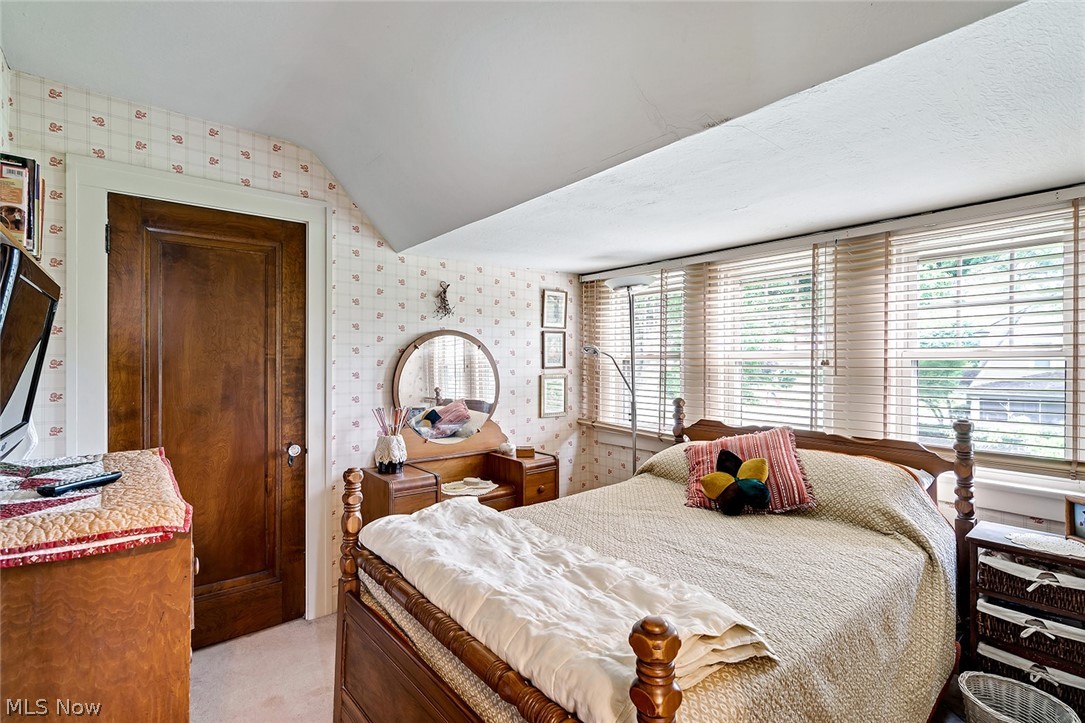 19 Overlook Boulevard Struthers OH 44471