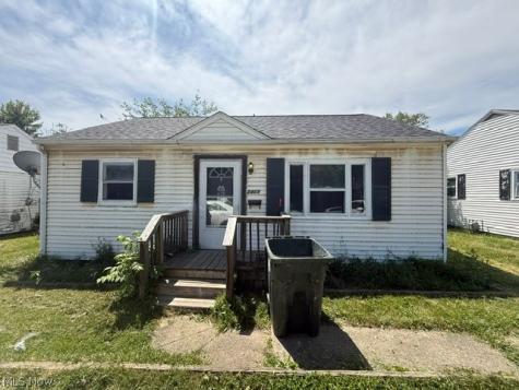 2405 Harmont Avenue NE Canton OH 44705