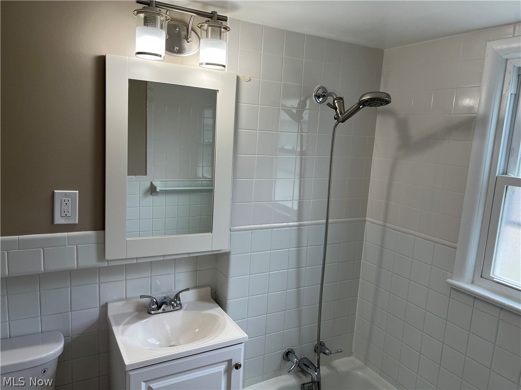 390 E 210th Street Euclid OH 44123