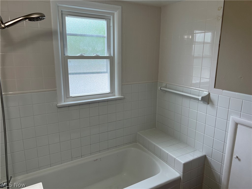 390 E 210th Street Euclid OH 44123